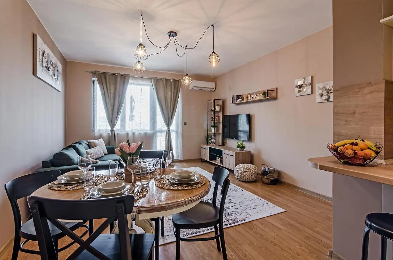 Апартаменти Ивайло / Ivaylo Apartments Burgas 0*,