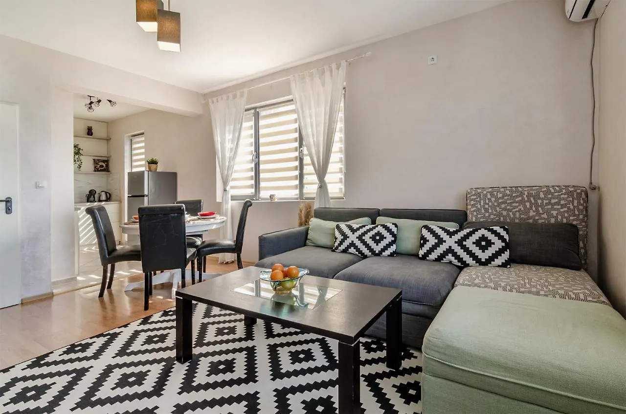 Апартаменти Ивайло / Ivaylo Apartments Burgas Bulgaria